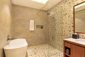 The White Resort and Spa Pawna