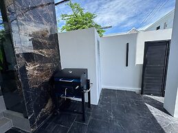 5-bed Luxury Villa Pool&jacuzzi 5 Min to Walkingst