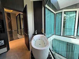 5-bed Luxury Villa Pool&jacuzzi 5 Min to Walkingst