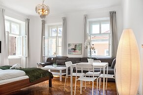 Spacious 2BR Apartment Long Stay Rennweg
