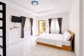 Chawee Pool Villa