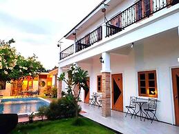 Chawee Pool Villa