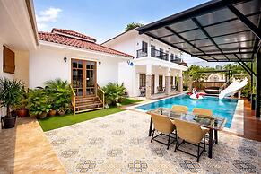 Chawee Pool Villa