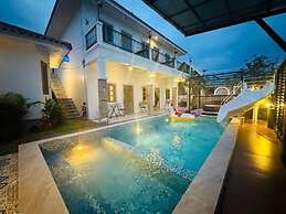 Chawee Pool Villa