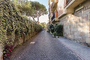 Charming Apt with Garden and Park