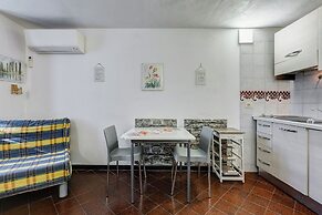 Charming Apt with Garden and Park