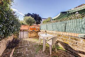Charming Apt with Garden and Park