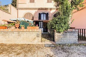 Charming Apt with Garden and Park