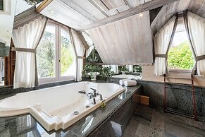 Hôtel La Maison Bleue