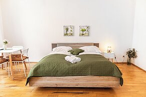 Modern 2BR Long Stay Near Rennweg