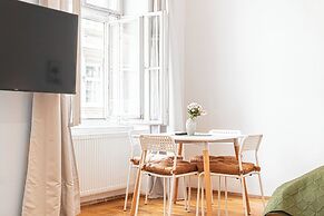 Modern 2BR Long Stay Near Rennweg