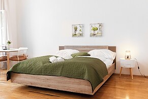 Modern 2BR Long Stay Near Rennweg