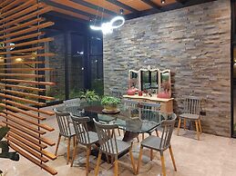 w Quiet 4BR Villa With Pool Terrace