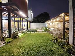 w Quiet 4BR Villa With Pool Terrace