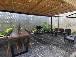 w Quiet 4BR Villa With Pool Terrace