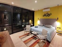 w Quiet 4BR Villa With Pool Terrace