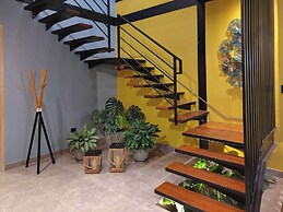 w Quiet 4BR Villa With Pool Terrace