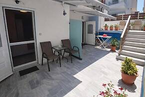 House Blerina - Beachfront Double Sarti Getaway