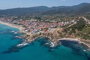 Blue Horizon Sarti - Charming Quad Seaview Getaway
