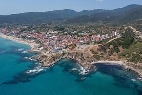 Blue Horizon Sarti - Charming Quad Seaview Getaway