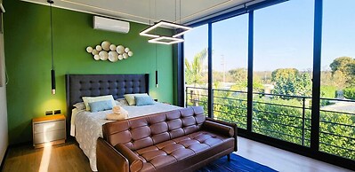w Private 4BR Getaway With Pool Cinema