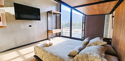w Private 4BR Getaway With Pool Cinema