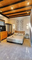 w Private 4BR Getaway With Pool Cinema
