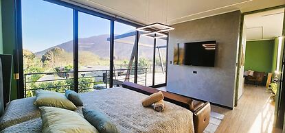 w Private 4BR Getaway With Pool Cinema
