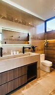 w Private 4BR Getaway With Pool Cinema