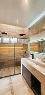 w Private 4BR Getaway With Pool Cinema