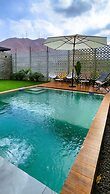 w Private 4BR Getaway With Pool Cinema