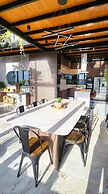 w Private 4BR Getaway With Pool Cinema