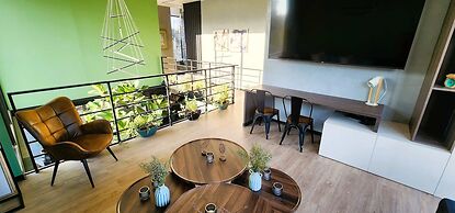 w Private 4BR Getaway With Pool Cinema