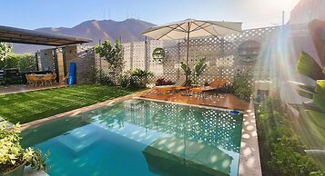 w Private 4BR Getaway With Pool Cinema