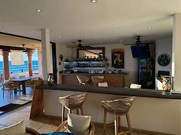 The Cerritos Beach Inn