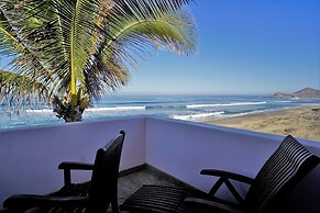 The Cerritos Beach Inn