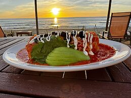 The Cerritos Beach Inn