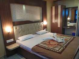 Hotel D K Puri New Marine Drive Rd