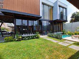 Casa El Mango by Wynwood House