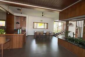 Lahari by Hireavilla - Chic 4BR Beachfront Villa