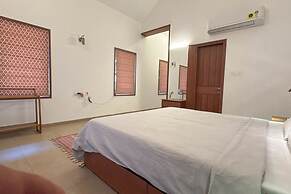 Lahari by Hireavilla - Chic 4BR Beachfront Villa