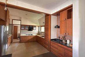 Lahari by Hireavilla - Chic 4BR Beachfront Villa