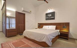 Lahari by Hireavilla - Chic 4BR Beachfront Villa