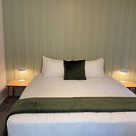 Pioneer Motel