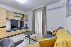 Designer Apartment Near Seafront Balcony Patio