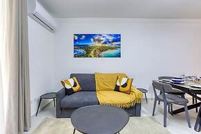Designer Apartment Near Seafront Balcony Patio