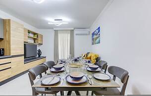 Designer Apartment Near Seafront Balcony Patio