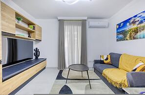 Designer Apartment Near Seafront Balcony Patio