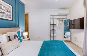 Designer Apartment Near Seafront Balcony Patio