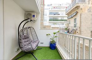 Designer Apartment Near Seafront Balcony Patio